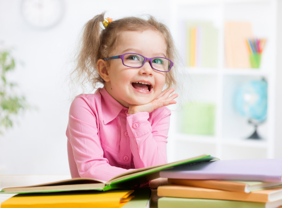 Smiling little girl, benefiting from HealthyStart in Fuquay-Varina